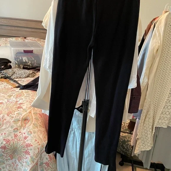 Cache size 4 black leggings with seam down front- also has slit on ankle - Picture 3 of 6